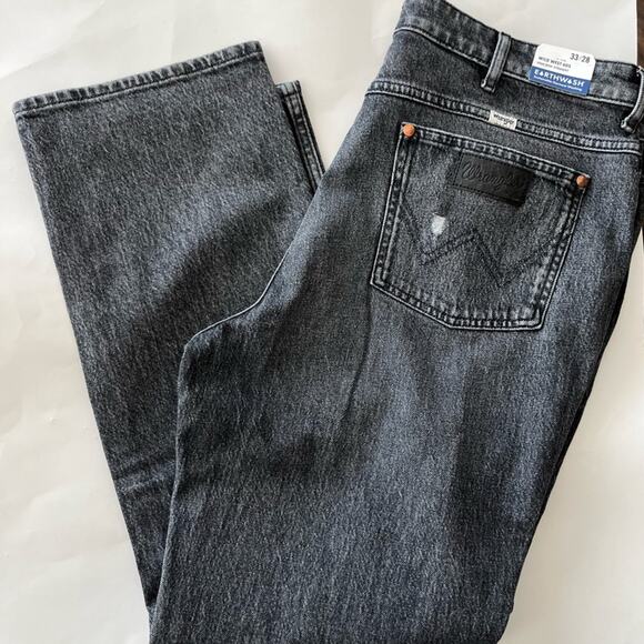 Stylish Black Distressed Women's Jeans - Picture 5 of 11